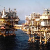 La OPEP y sus aliados, incluida Rusia, elevan la producción de crudo en 400 mil barriles diarios