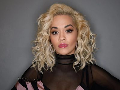 Es o no es: Rita Ora fue tendencia en Twitter por una extraña discusión sobre su apariencia