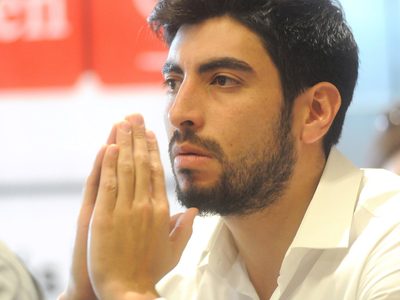 ¡No aguantaba más! Facundo Moyano y un drástico cambio de look casero en cuarentena