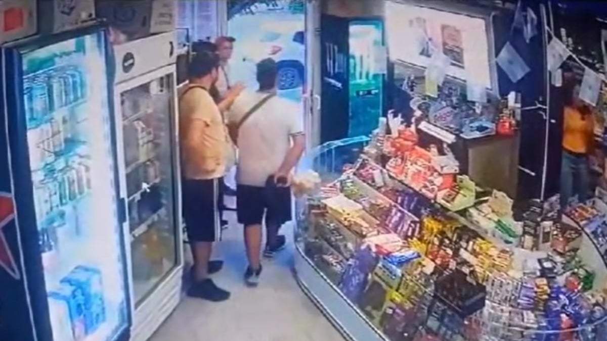 Parte del asalto captado por las cámaras. Fuente: (Centenario Digital)