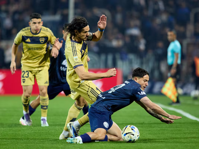Ni la victoria lo salvó: los memes volvieron a reírse de Edinson Cavani por su actuación en Mendoza