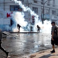 Incidentes en Chile: un grupo de encapuchados atacó un hotel cercano al Festival de Viña del Mar