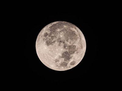 Los 2 rituales que tenés que hacer este viernes de la Superluna del Castor para activar la abundancia en tu vida