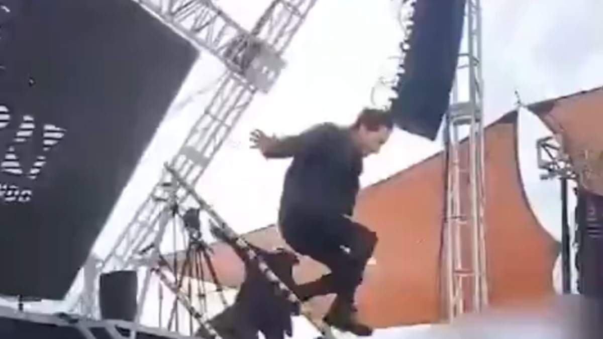 El momento en el que el mago salta para evitar ser aplastado