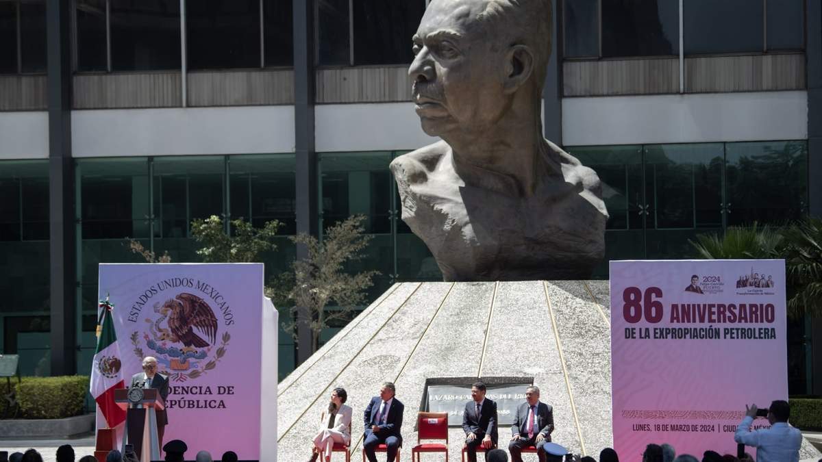 Celebración del 86 aniversario de la expropiación petrolera en la sede nacional de Pemex encabezada por el presidente Andrés Manuel López Obrador, el director de Pemex, Octavio Romero Oropeza, la Secretaria de Gobernación, Luisa María Alcalde y el Secretario de Energía, Miguel Ángel Maciel