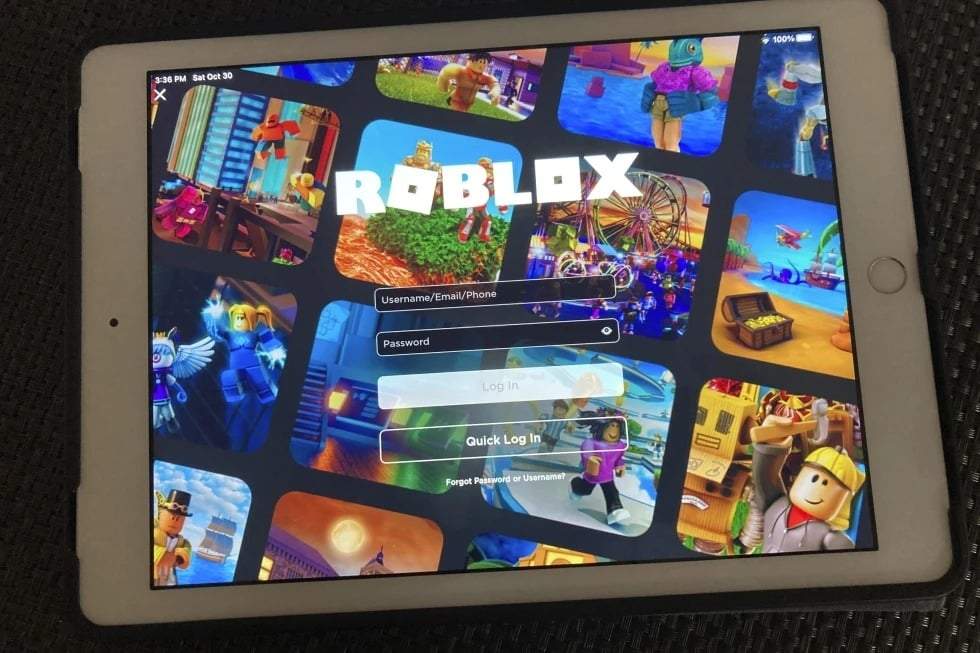 La plataforma de juegos Roblox se muestra en una tableta, el 30 de octubre de 2021, en Nueva York.