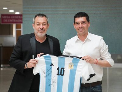 Carlos el "Chino Tapia realizó una charla abierta en Neuquén