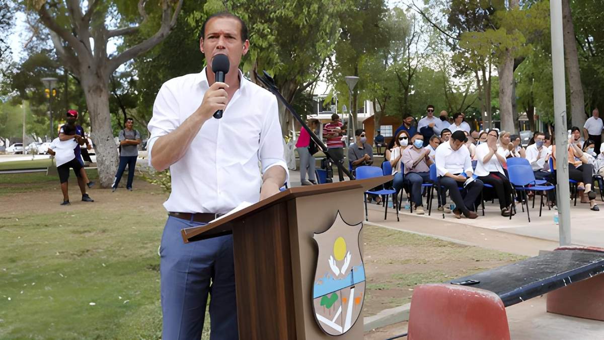 Omar Gutiérrez en el acto por el aniversario de Rincón de los Sauces. Fuente: (Neuquén Informa)
