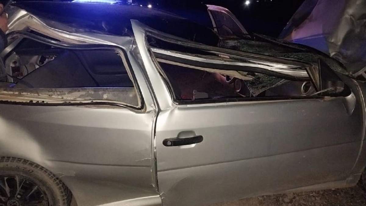 El Volkswagen Gol accidentado en San Patricio del Chañar. Fuente: (Diario RN)