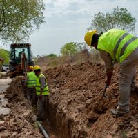 Los vecinos de General Roca siguen sin agua y no hay certezas sobre el horario de restitución