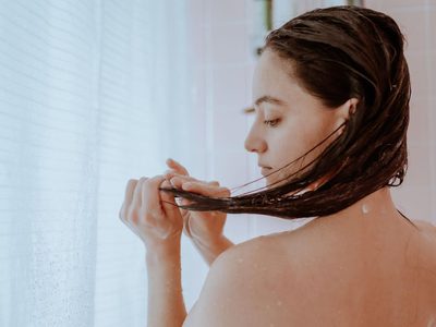 Prestá atención: el secreto para mantener tu cabello sano y sin caspa que muchos peluqueros no quieren revelar