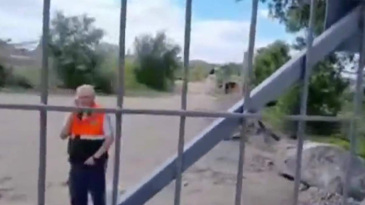 Denunciaron que una minera tapó el acceso a un arroyo y cerró un camino público
