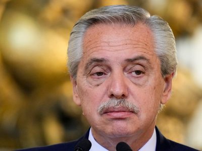 La justicia rechazó el pedido de Alberto Fernández y tendrá que declarar en la causa seguros