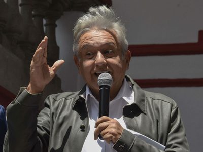 López Obrador alista consulta ciudadana por NAIM; José María Riobóo participará como asesor