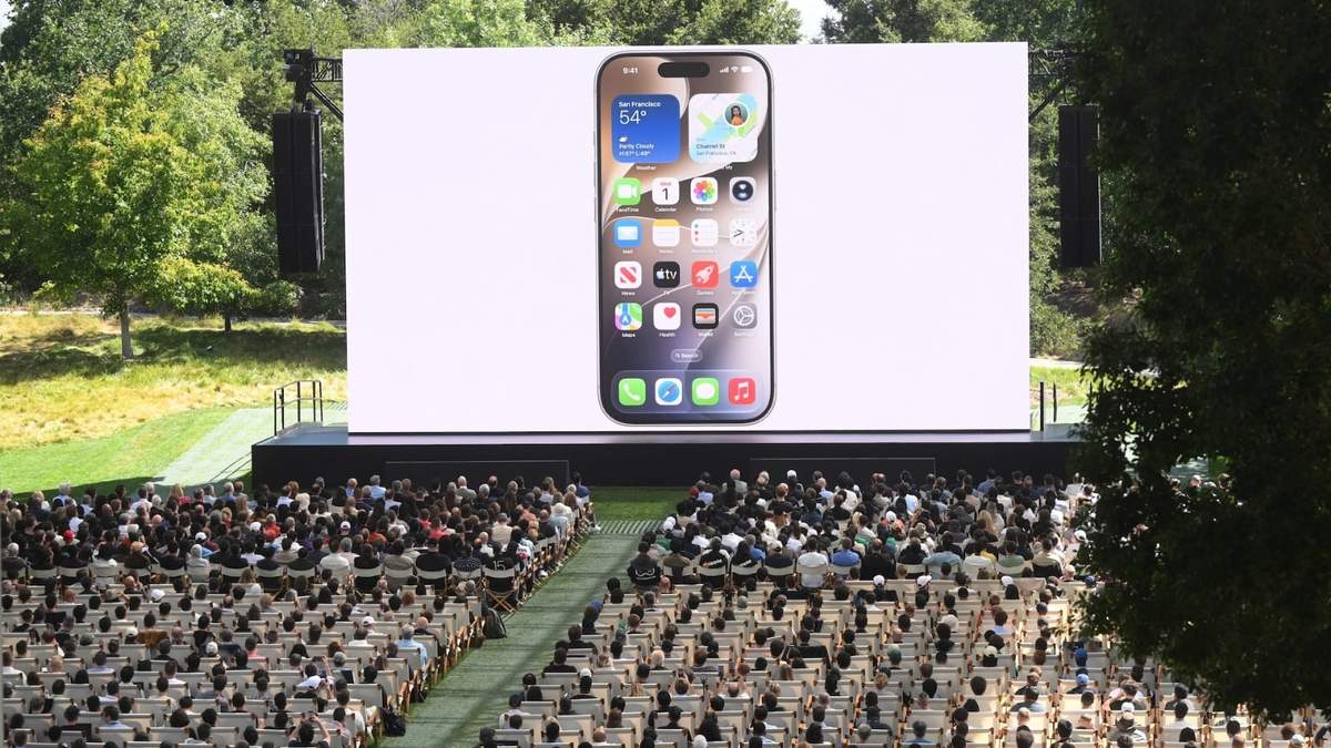 Asistentes a la conferencia en Cupertino