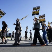 Los trabajadores de Amazon y Starbucks de EU están en huelga