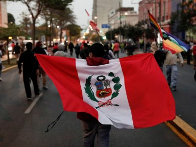 Perú exige, en las calles, la proclamación del presidente a tres semanas de las elecciones