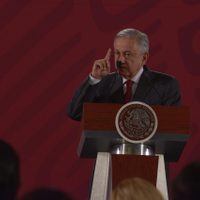 Reactivación de tenencia vehicular, un rumor de conservadores muy cretinos: AMLO