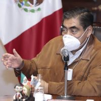 Miguel Barbosa llama a un "arreglo" para resolver el conflicto en la UDLAP