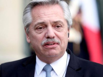 Fernández exigió a los empresarios que cambien "especulación por producción"