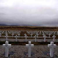 La Argentina firmó un acuerdo para buscar e identificar tumbas de guerra en las Islas Malvinas
