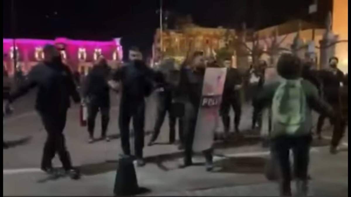 Imagen de los videos con los que se denuncia la represión la noche del lunes
