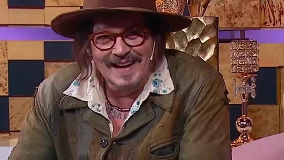 Johnny Deep, en el living de Vero Lozano