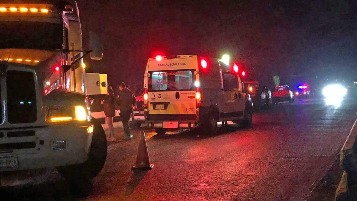 Elementos de auxilio llegan al sitio del accidente
