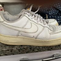 El truco de las abuelas para blanquear las suelas amarillas de tus zapatillas sin usar ni una sola gota de lavandina
