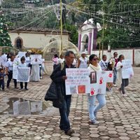 Familiares protestan por el feminicidio de Eleuteria, policía apuñalada en Guerrero
