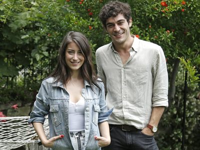 Quién es Burak Deniz, el actor que ya recibe halagos por su participación en "Amor de Familia"