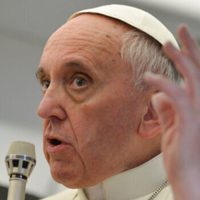 El papa Francisco tendió la mano a migrantes y la comunidad LGBTQ+, pero enfrentó oposición inusual