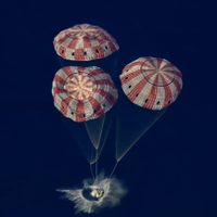 Los tripulantes de Artemis II regresaron a la Tierra tras orbitar la Luna