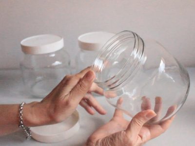 No tires los frascos de vidrio que te sobran en la cocina: mirá cómo transformarlos con una onda antigua y caserita