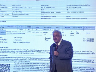 AMLO responde a Loret con una factura por 24 mdp y un plano de la “mansión” en Valle de Bravo