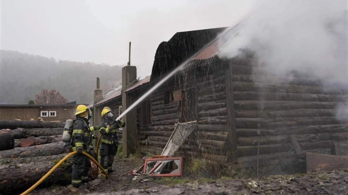 Bomberos Voluntarios trabajaron en el lugar. Fuente: (Federico Soto-RSM)
