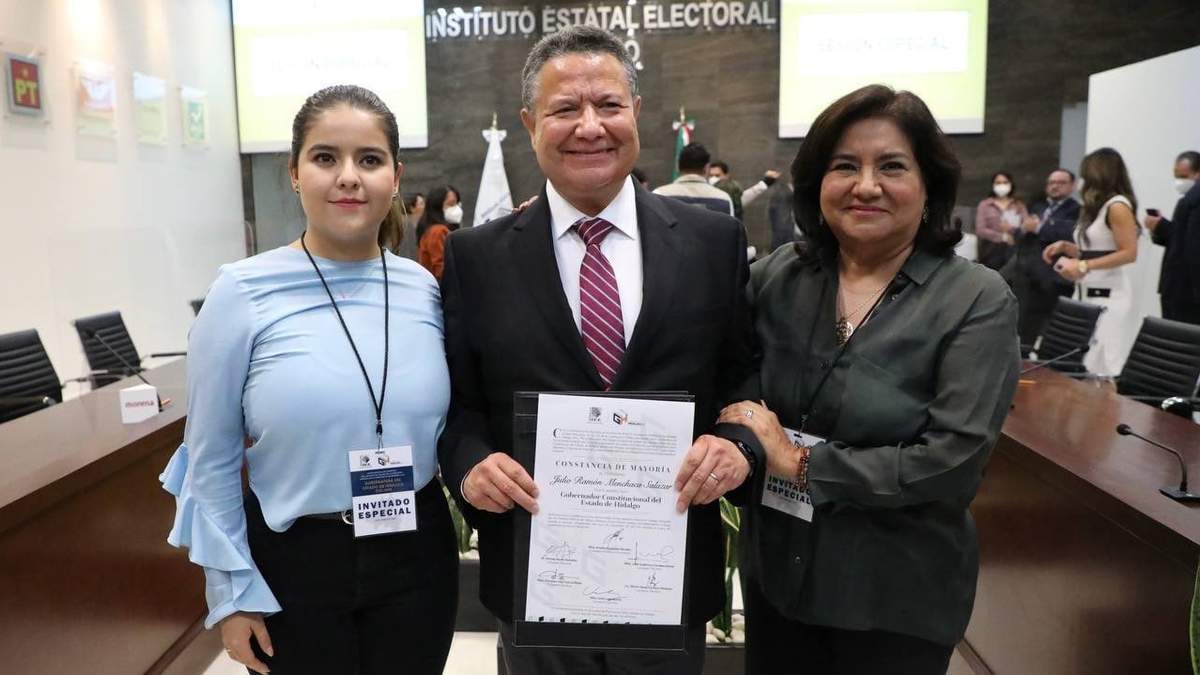 Al recibir la Constancia de Mayoría