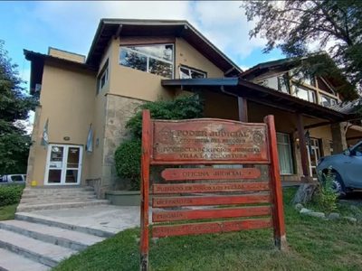 Ordenan al Juzgado de Familia de Villa La Angostura retirar la imagen de Eva Perón de un despacho