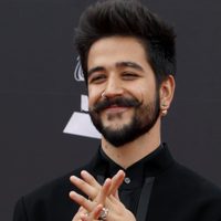 Flechó miles de corazones: el espectacular look de Camilo que se llevó todos los likes
