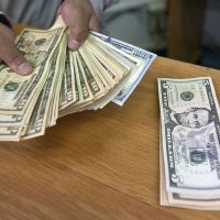 Dólar repite máximo histórico; ahora cierra en $19.17