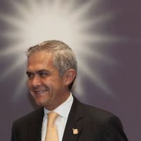 Mancera y Alfaro firman declaración para subir el mínimo