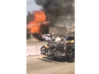 Se salva de morir calcinado en el accidente de la México-Puebla (Video)