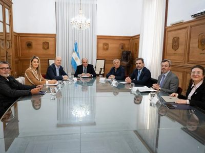 Cornejo viajó a Buenos Aires para participar del Consejo de Mayo