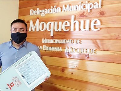 Renuevan el alumbrado público de Moquehue con artefactos led