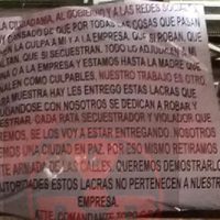Cuelgan dos cuerpos y narcomanta en puente peatonal de Reynosa