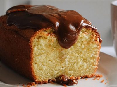 Budín de coco con salsa de dulce de leche: la combinación perfecta en una receta simple que deleita a cualquiera