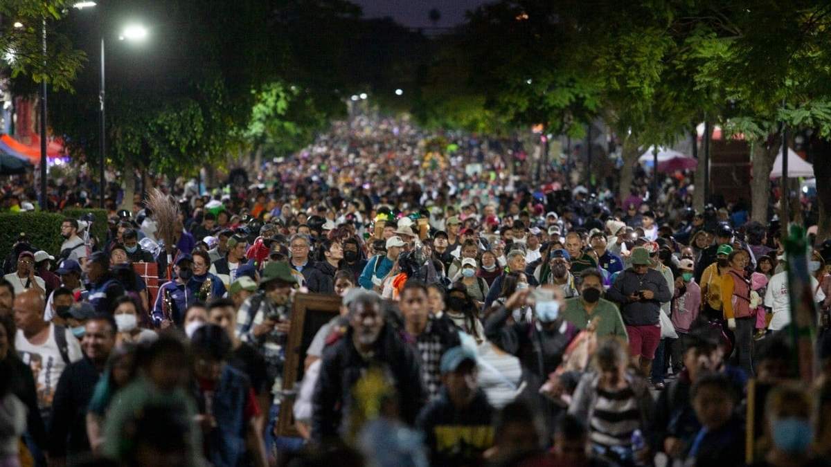 Peregrinos llegan a la Basílica de Guadalupe