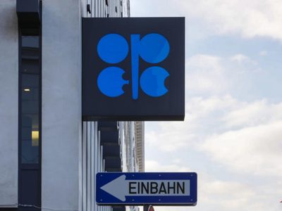 La OPEP+ decide postergar aumentos de producción petrolera