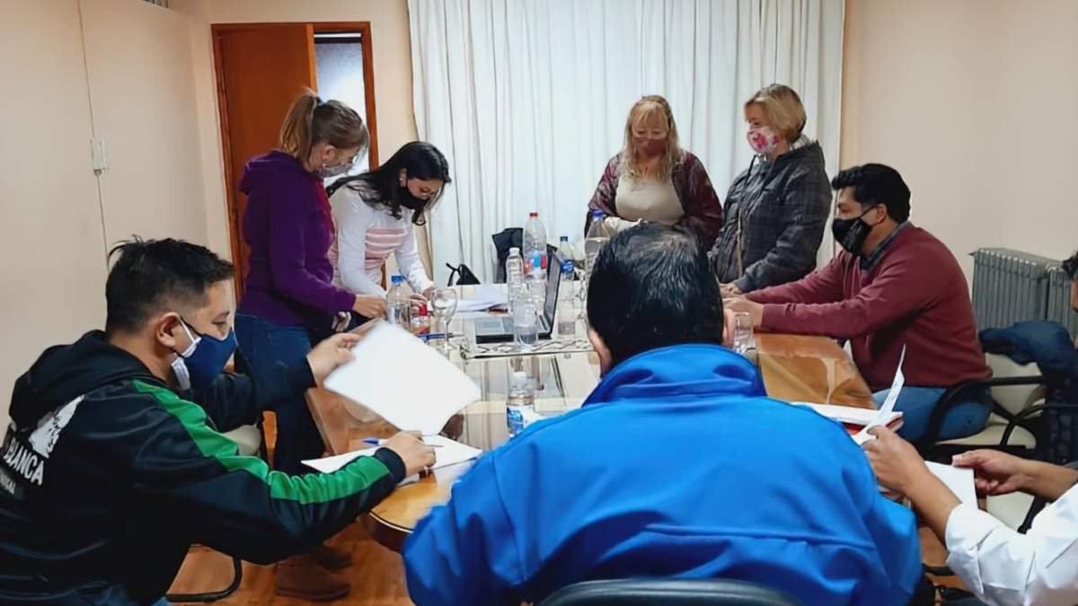 Reunión entre las autoridades municipales de Zapala y representantes de los gremios. Fuente: (Twitter)