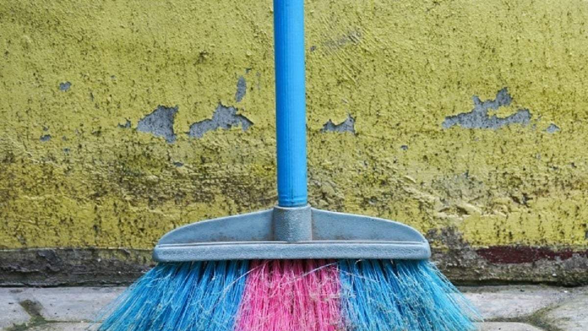 Cómo reciclar una escoba vieja. Fuente: (X)